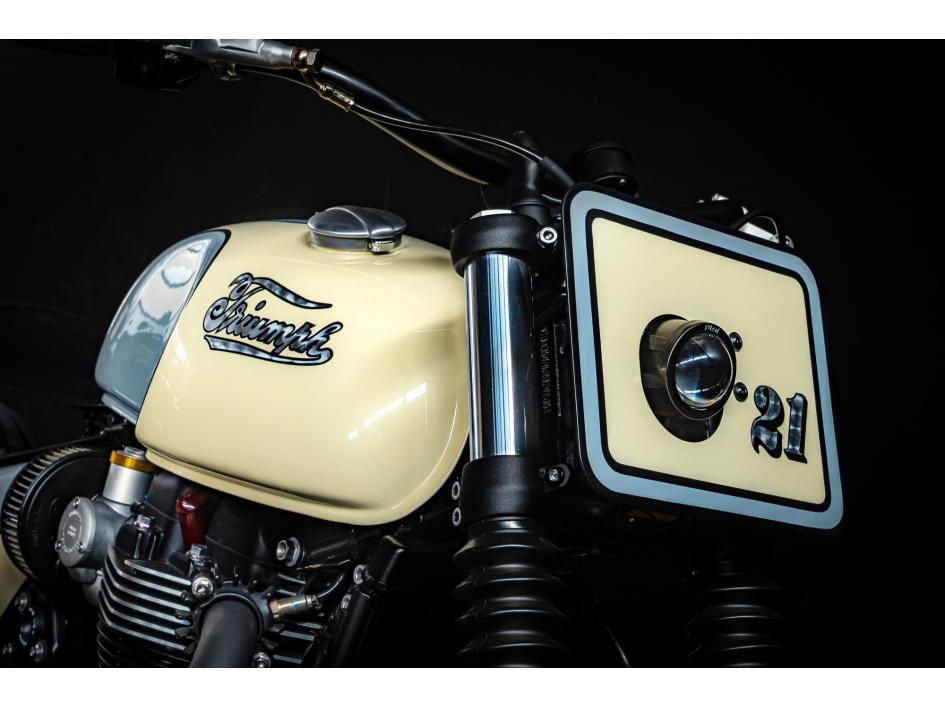 TRIUMPH Bonneville Bobber 1200 prépa UNIQUE